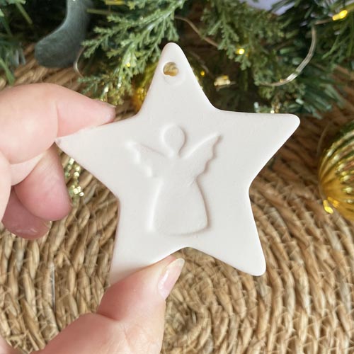 Suspension Étoile en Céramique Non Émaillée – Motif Ange Gravé