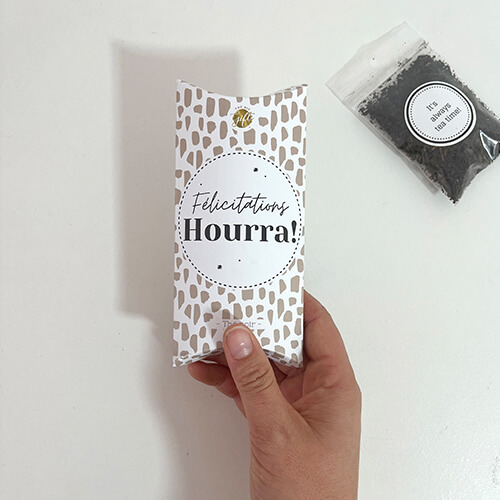 Boîte cadeau remplie de thé noir - Félicitiations