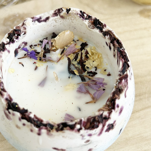 Bougie géode en jesmonite au parfum Zeste de citron vert