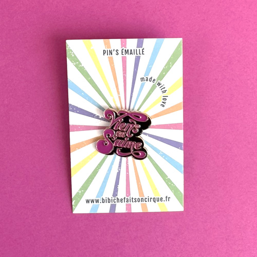 Pin's émaillé "Viens on s'aime"