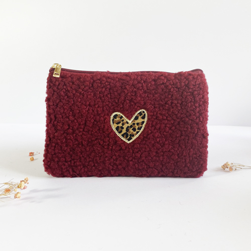 Pochette bouclette bordeaux et son coeur léopard