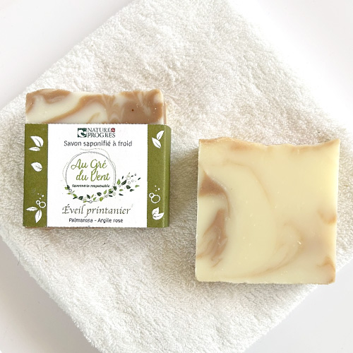 Savon Eveil printanier à l'argile rose et d'huiles essentielles bio de palmarosa & de cèdre de l'atlas